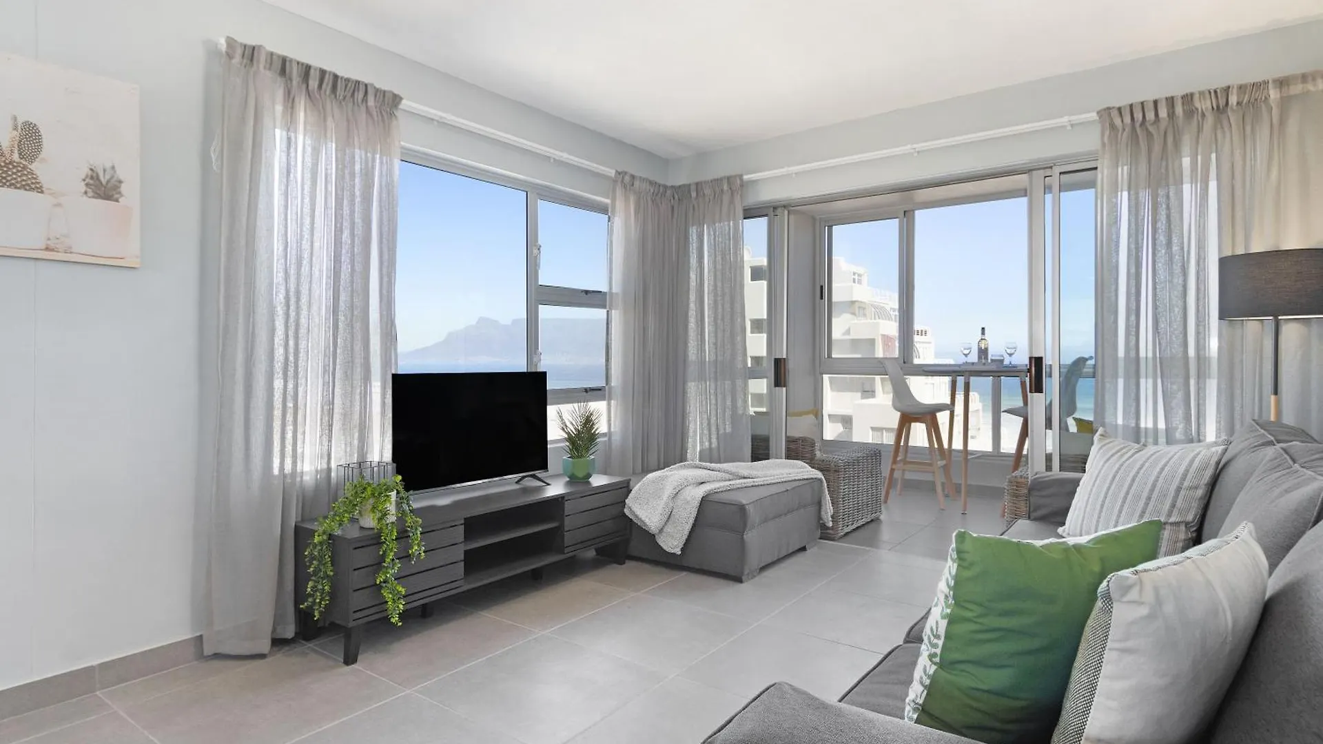 Ocean View 503 Apartment Bloubergstrand South Africa